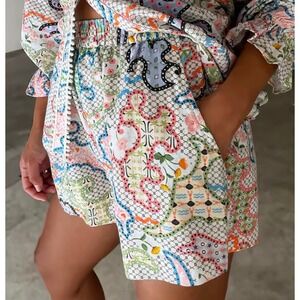 Never Fully Dressed White Magnolia Elissa Shorts US 18 Elastic Waist Pockets